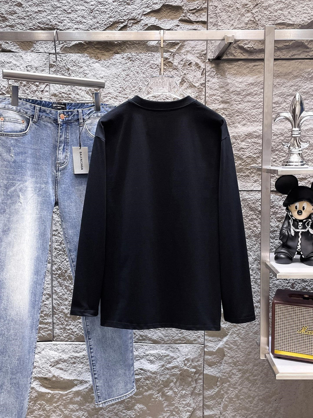 AMIRI Serif Logo Graphic Long‑Sleeve Tee